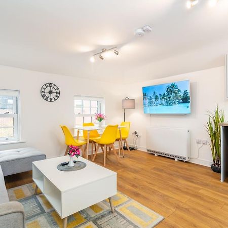 Town Center Apartment With 55” Smart Tv+Netflix 安德沃 外观 照片