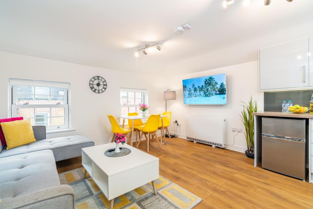 Town Center Apartment With 55” Smart Tv+Netflix 安德沃 外观 照片