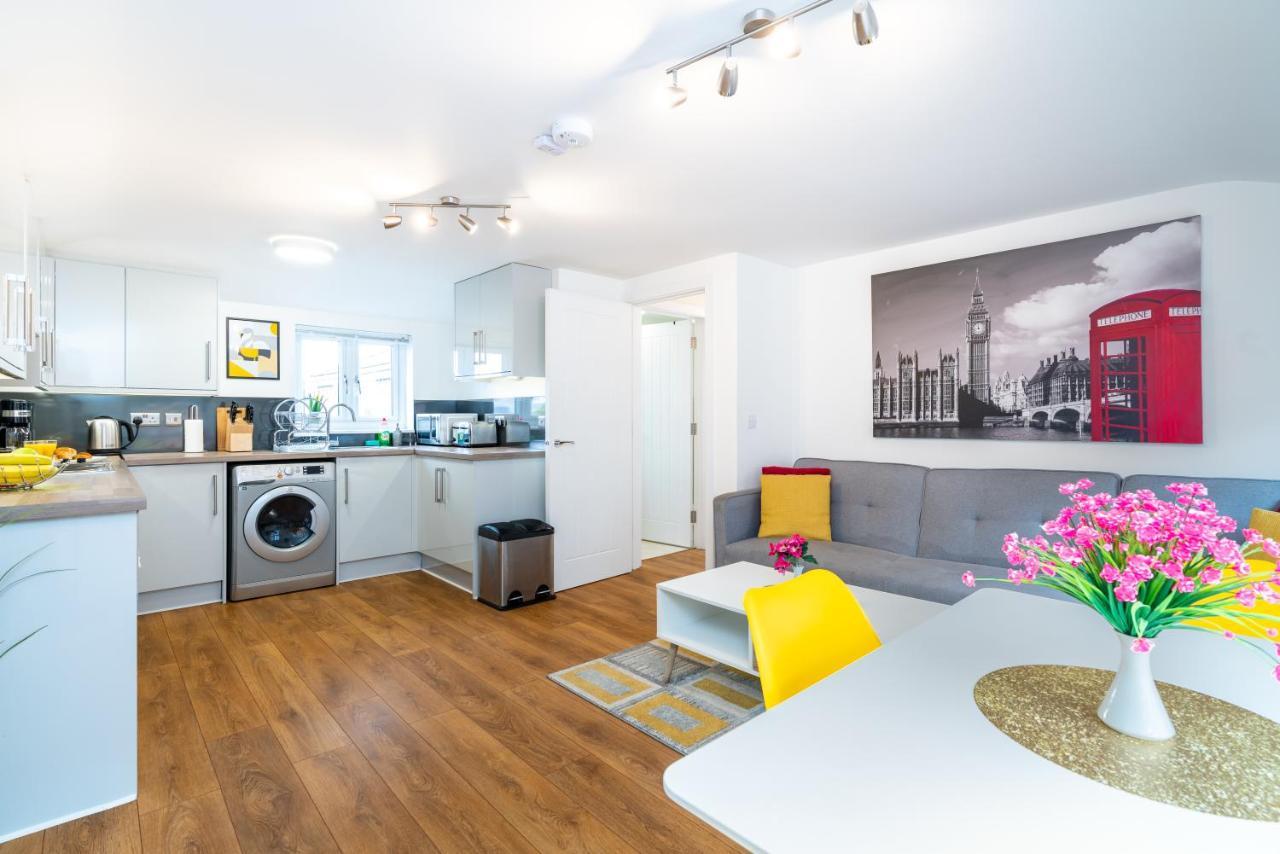 Town Center Apartment With 55” Smart Tv+Netflix 安德沃 外观 照片